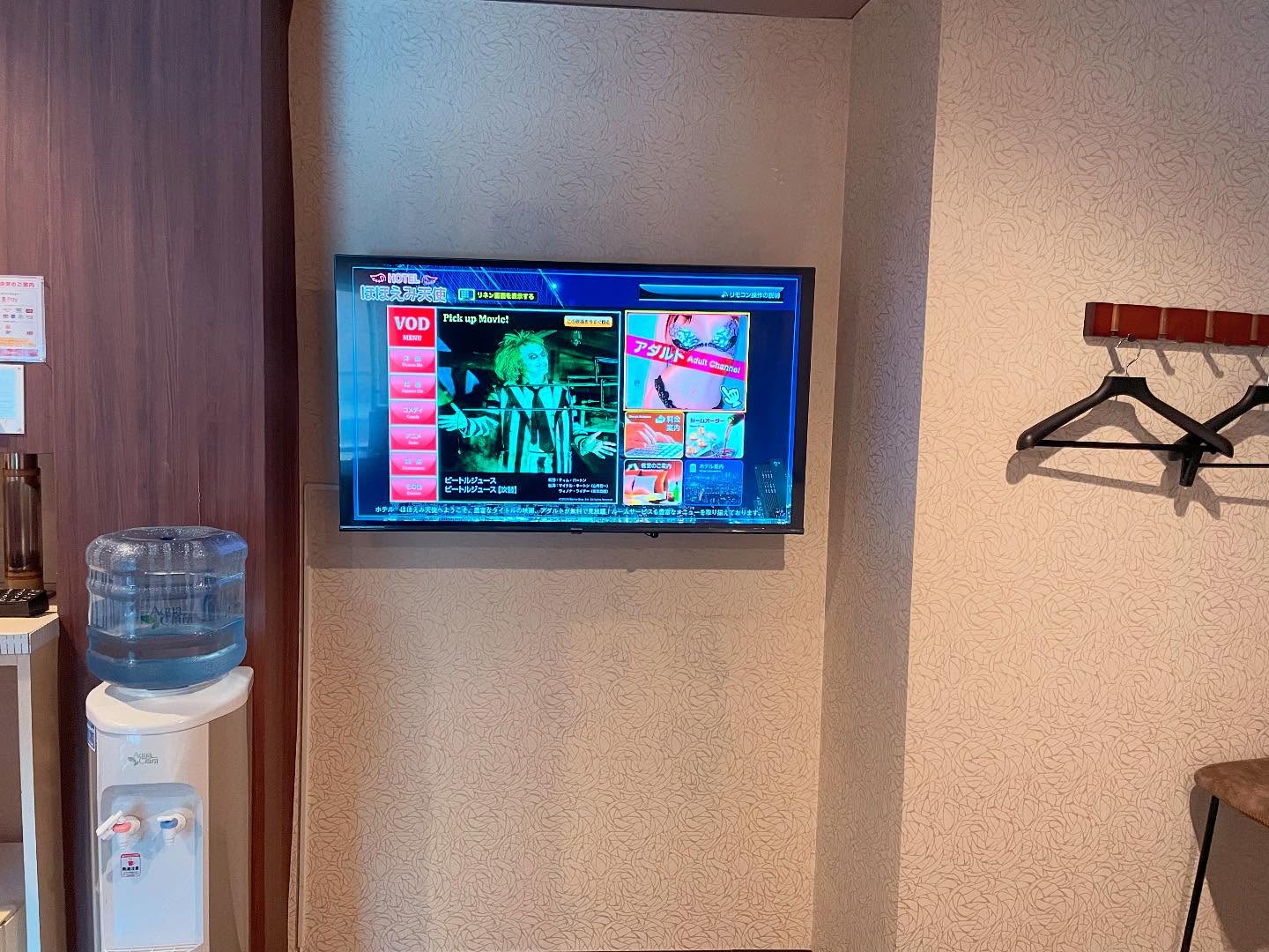 302号室のAndroidテレビが、VODもご覧頂けるようになりましたこちらの部屋にはAndroidテレビ２台設置してありますので、Netflix等お好きなコンテンツをお楽しみ下さい😀#西尾カフェ#幡豆#西尾ランチ#テラス#ホテル -ホテル ほほえみ天使 西尾 - Posted from Instagram