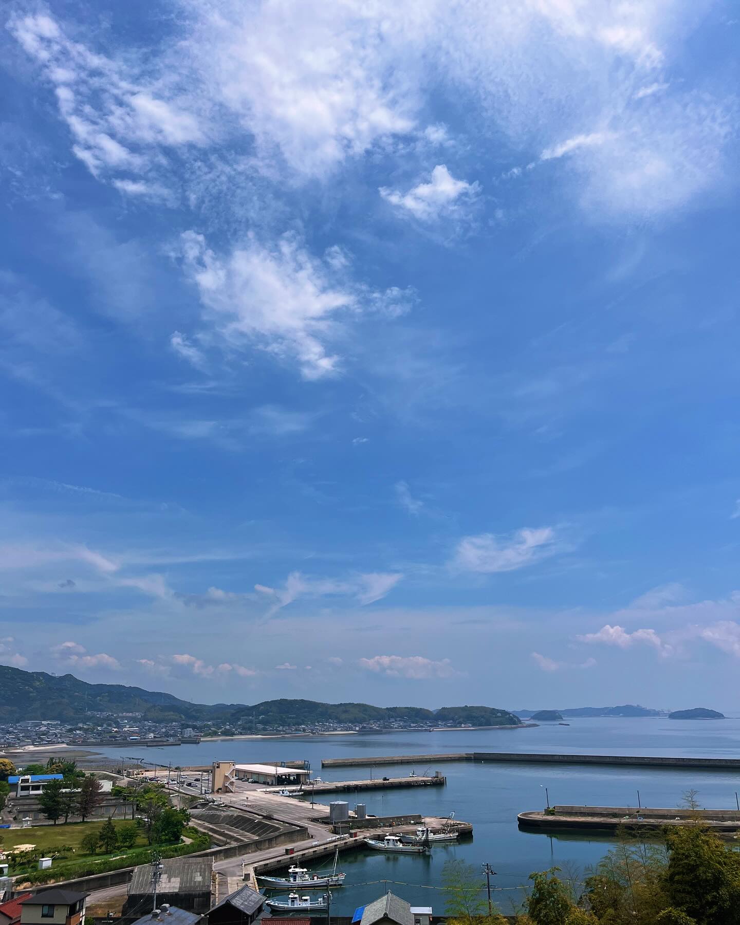 .今日の302からの眺め最高です!!️‪·͜· ︎‬50inchテレビが導入されベッドで寝ながら観られます♩いままで以上にゆーっくりくつろげるお部屋になりました🏻#西尾市 -ホテル ほほえみ天使 西尾 - Posted from Instagram